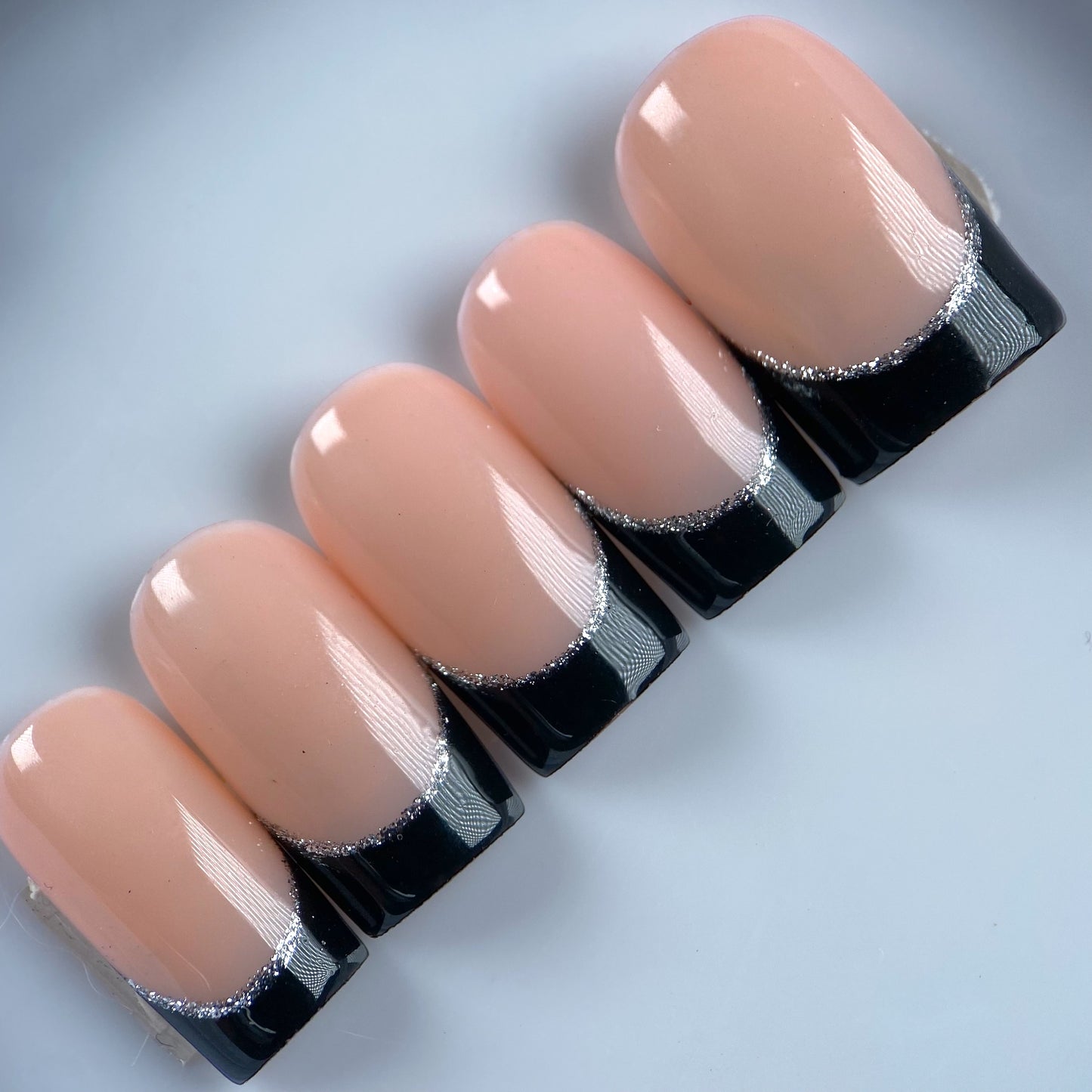 Press-on nails « DAZZLING FRENCH » (couleur au choix)