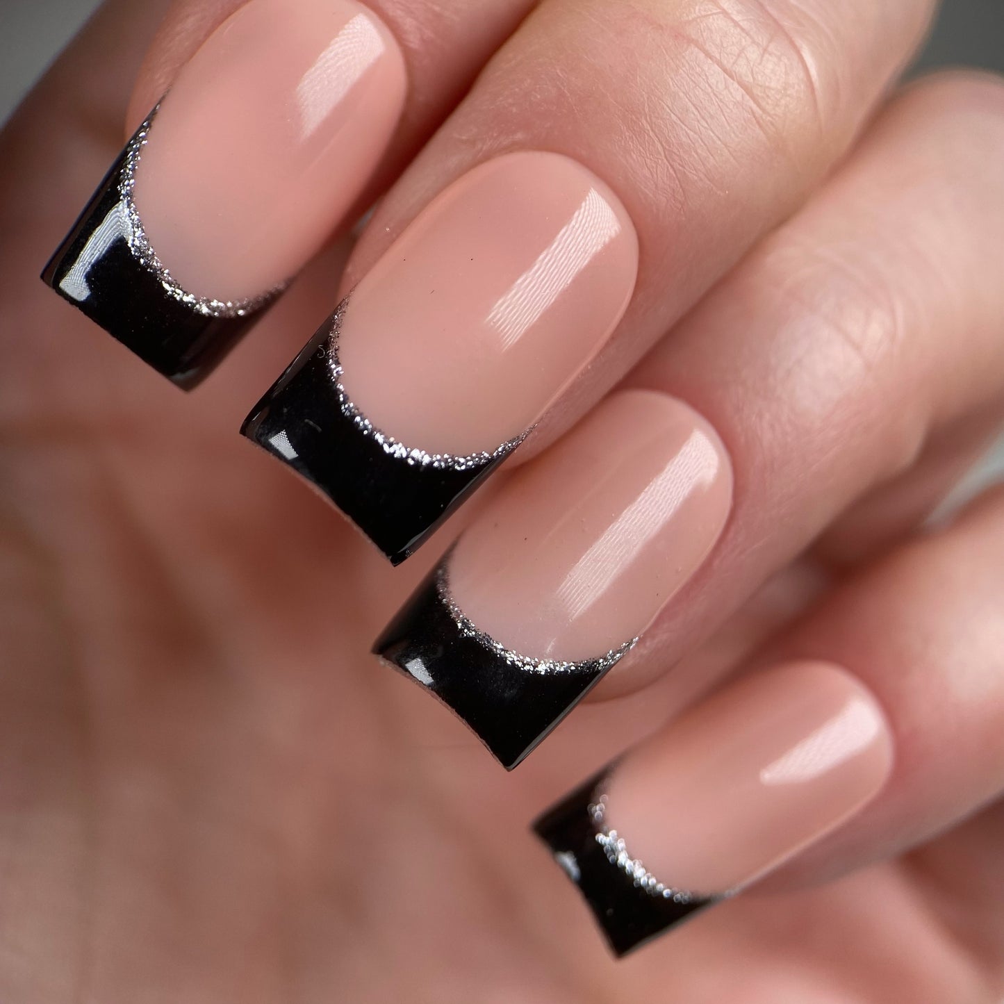 Press-on nails « DAZZLING FRENCH » (couleur au choix)