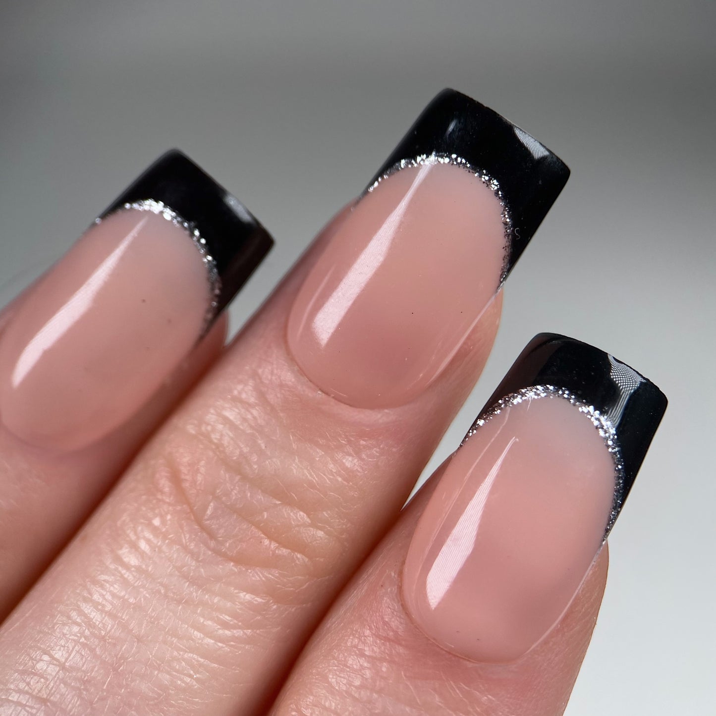 Press-on nails « DAZZLING FRENCH » (couleur au choix)
