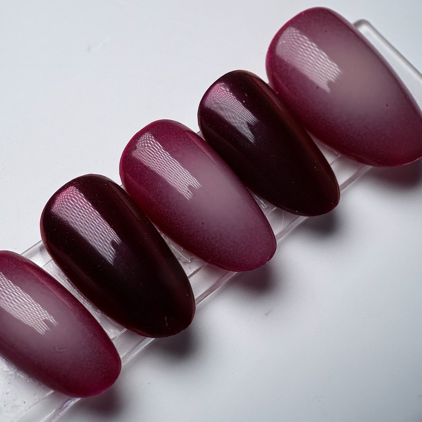 Press-on nails « CHERRY CRUSH »