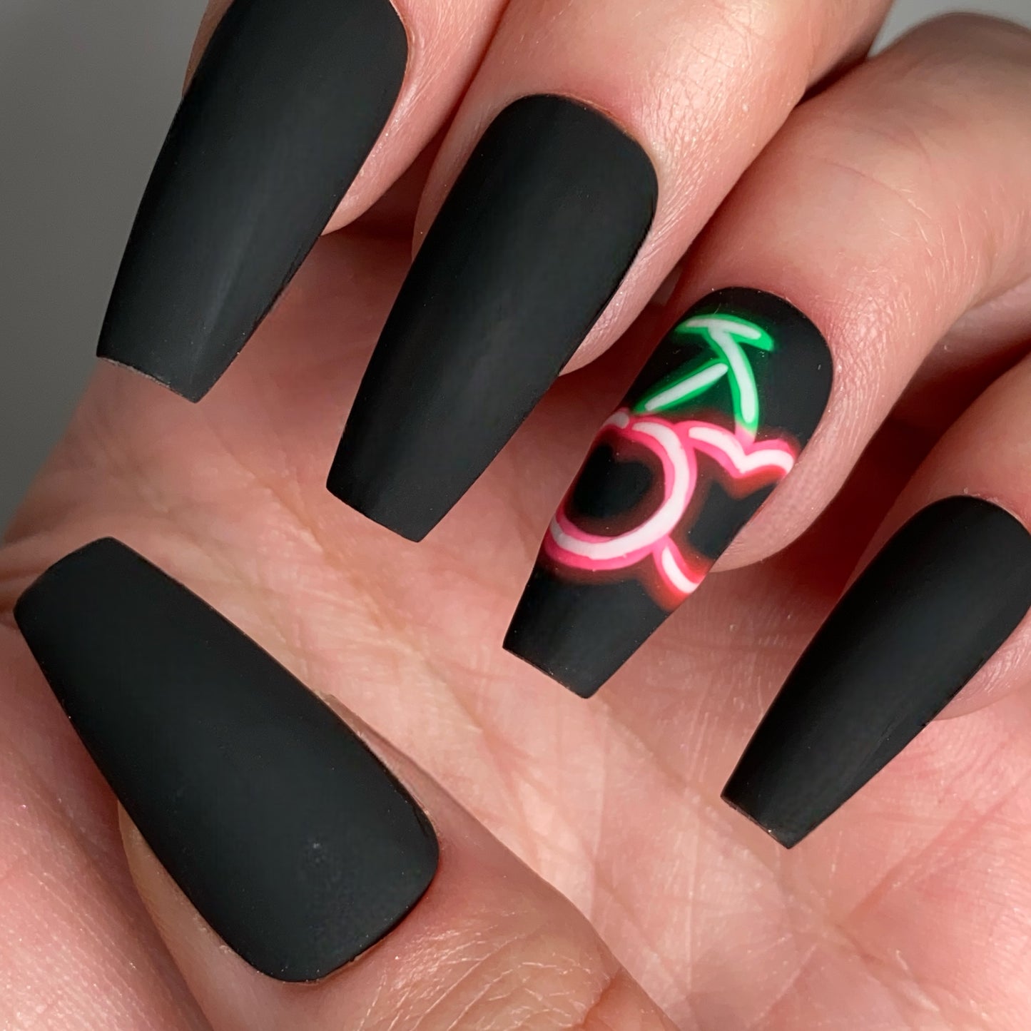 Press-on nails « NEON CHERRY »