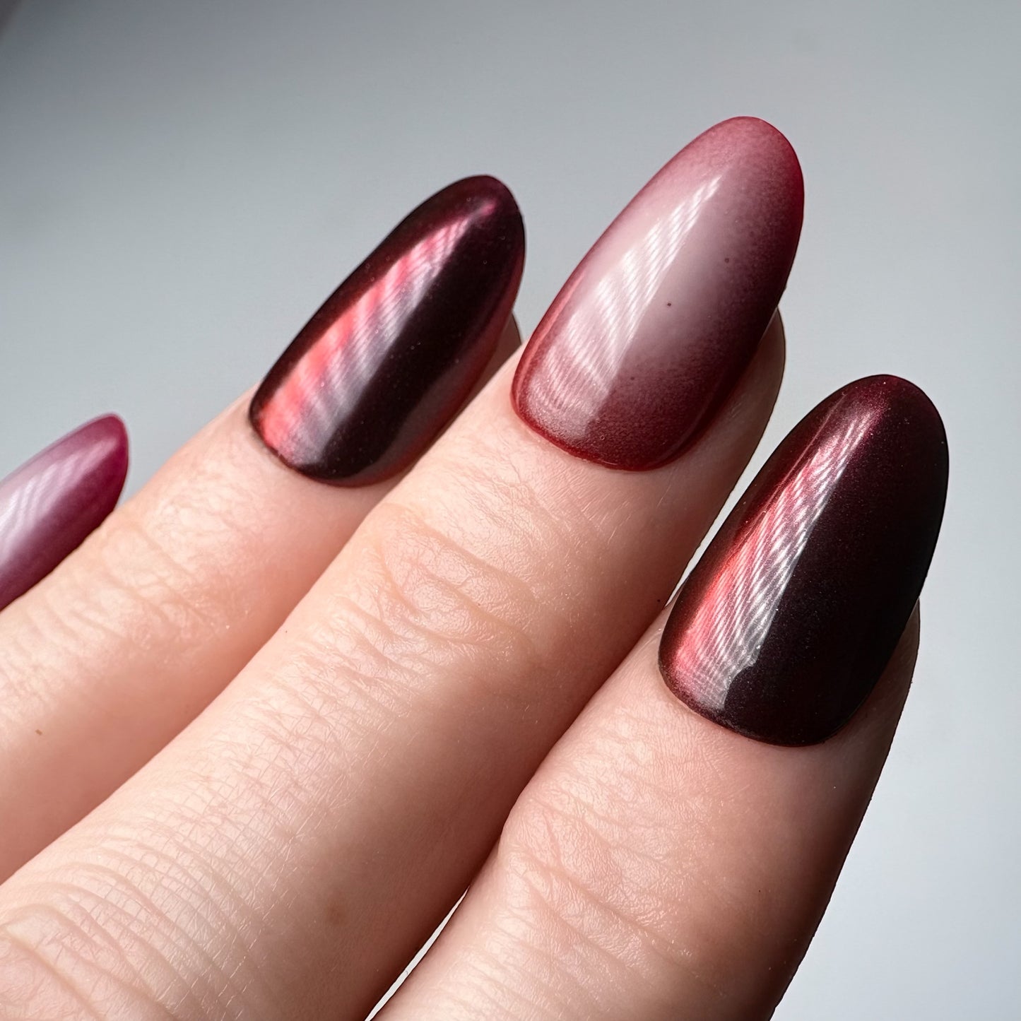 Press-on nails « CHERRY CRUSH »