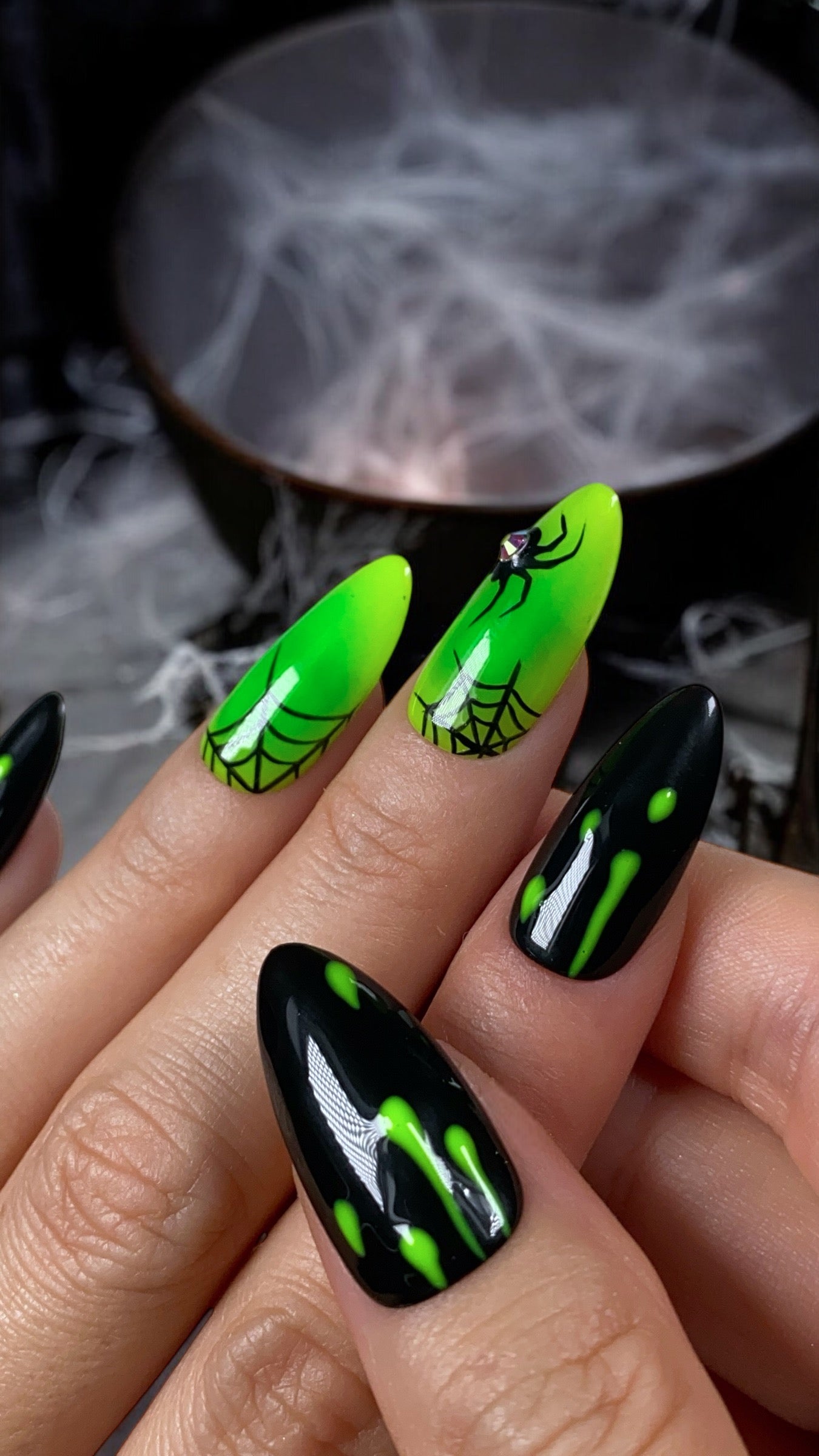 Press-on nails « ACID SPIDER »