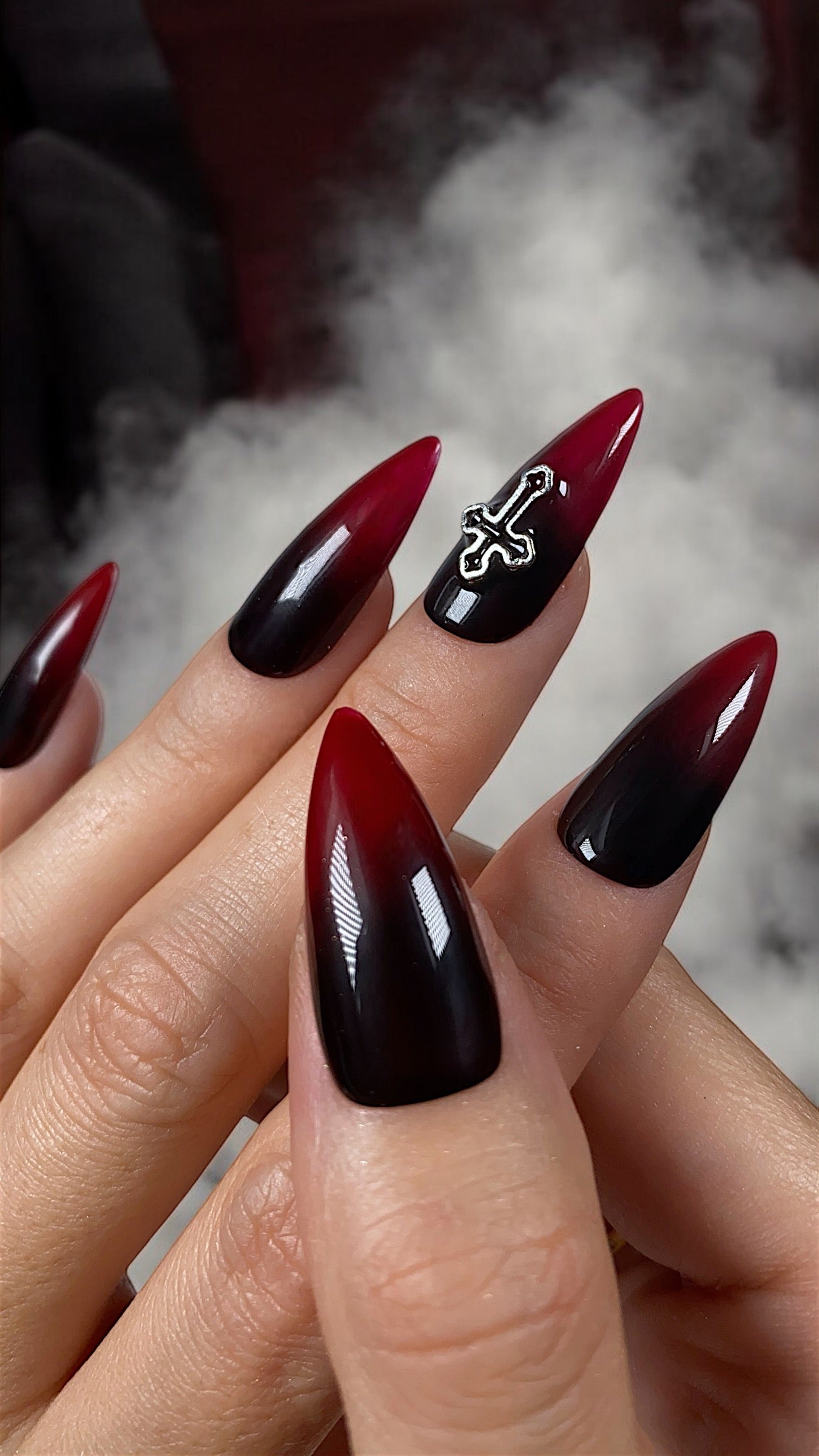 Press-on nails « BURNING VAMPIRE » (avec ou sans croix)