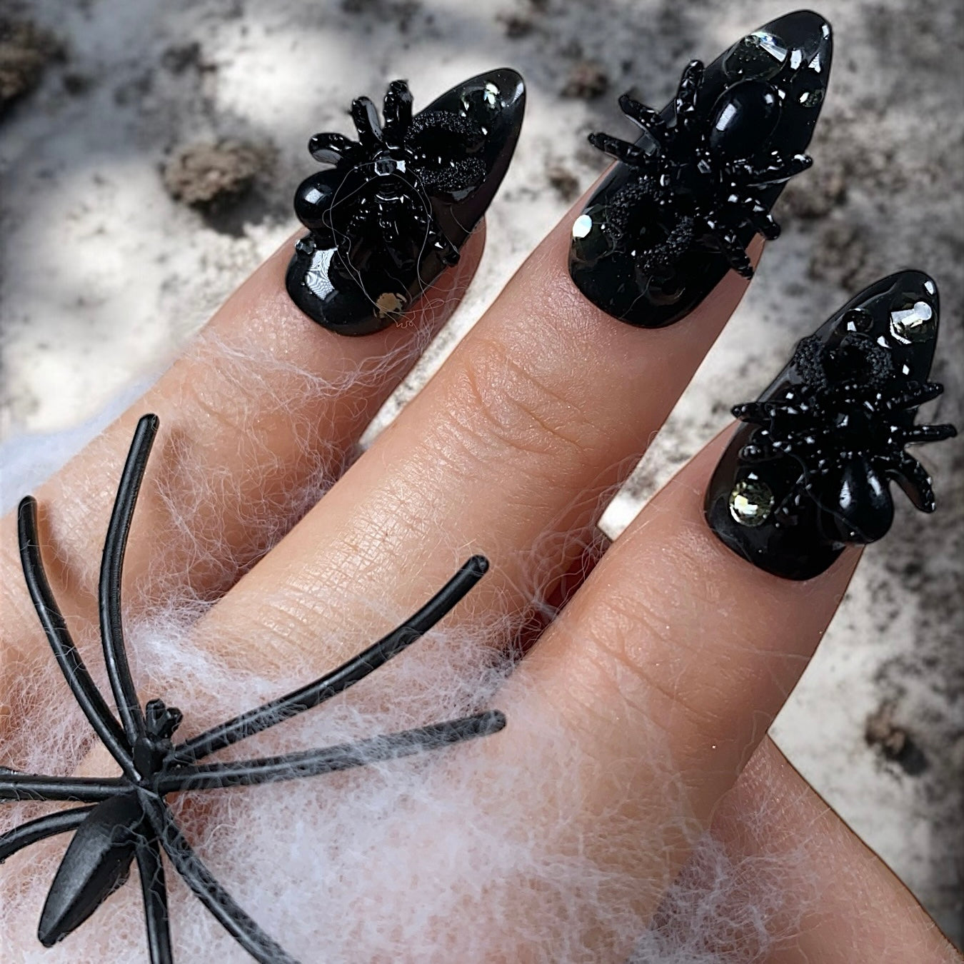 Press-on nails « ARACHNOPHOBIA »