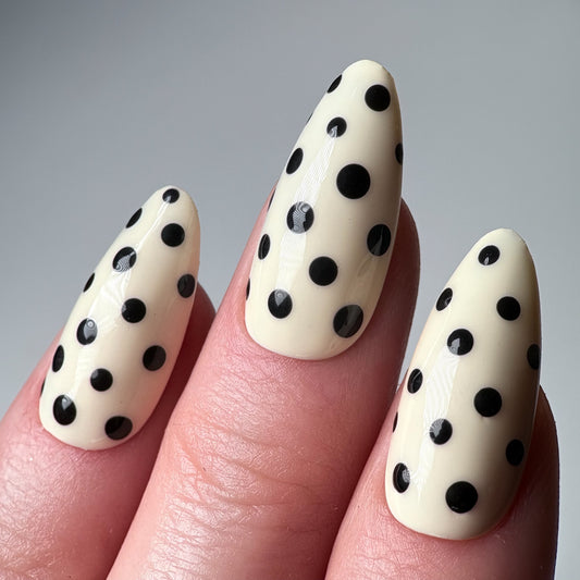 Press-on nails « CUTE DOTS » (couleur au choix)