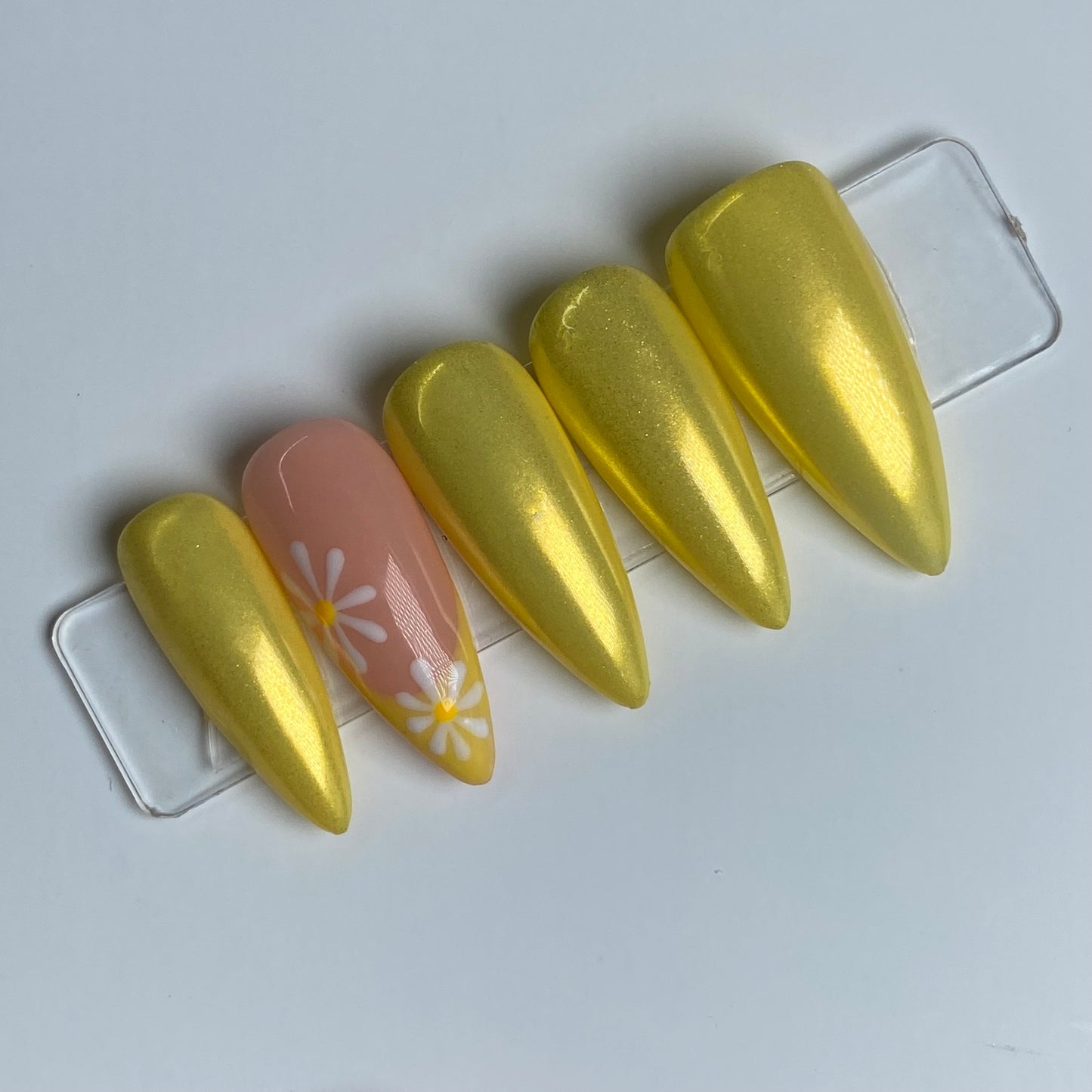 Press-on nails « GOLDEN DAISY » (couleur au choix)