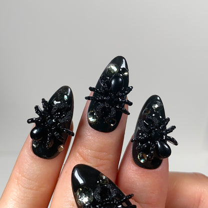 Press-on nails « ARACHNOPHOBIA »