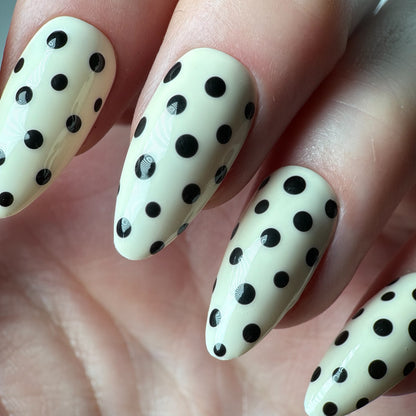 Press-on nails « CUTE DOTS » (couleur au choix)