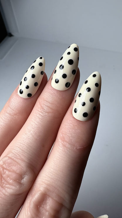 Press-on nails « CUTE DOTS » (couleur au choix)