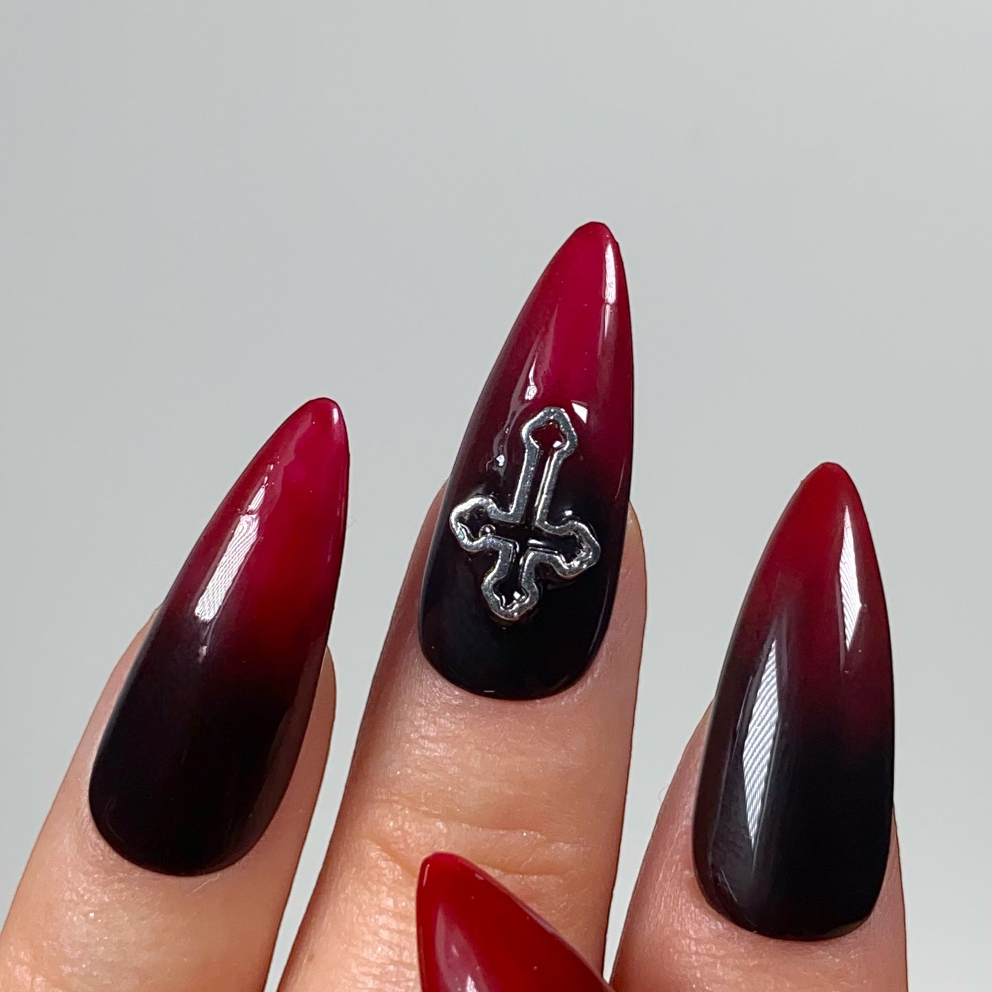 Press-on nails « BURNING VAMPIRE » (avec ou sans croix)